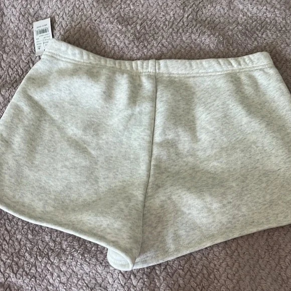 PacSun Women’s Light Gray And Cream Shorts Size Medium NWT - Picture 4 of 6